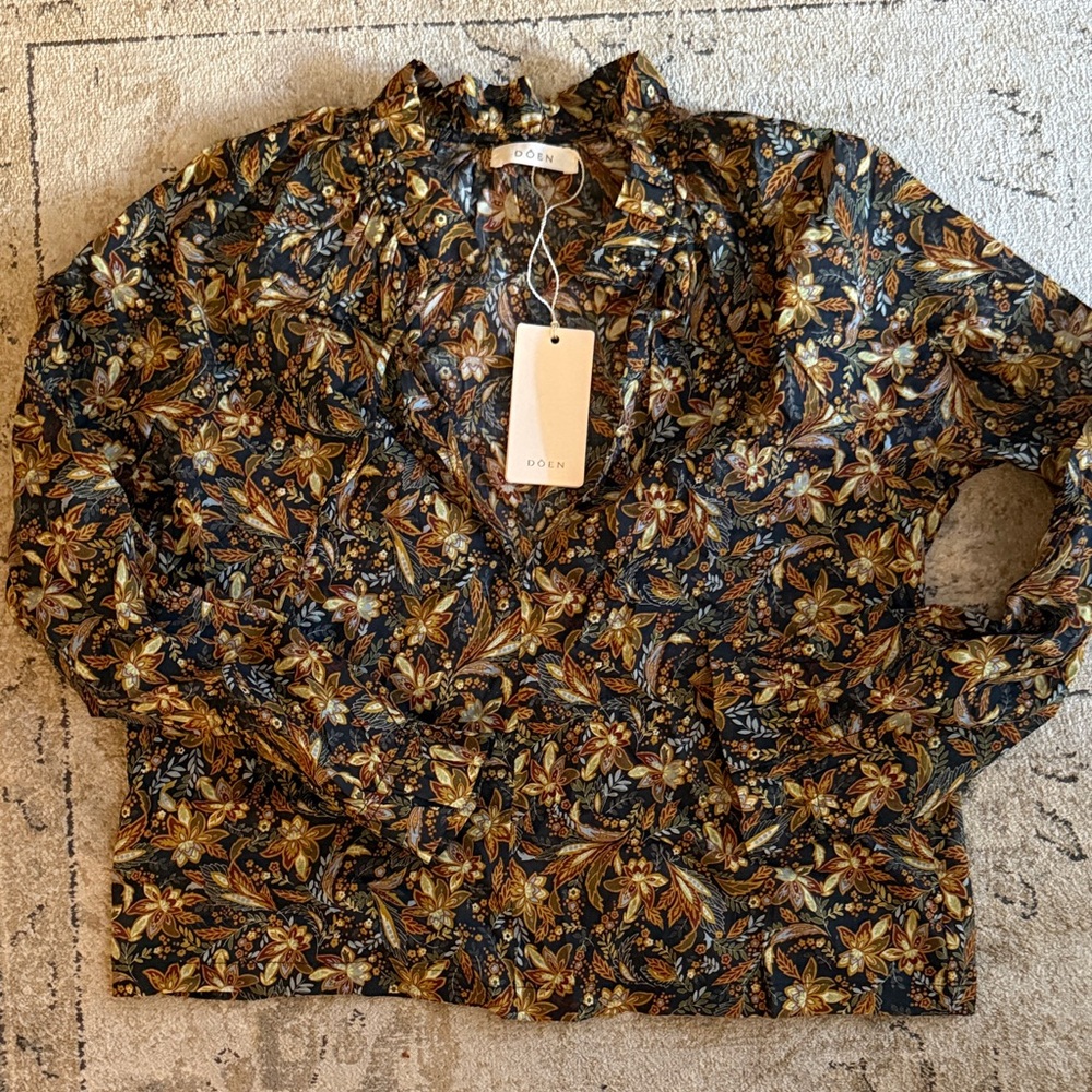 Doen Floral Blouse in Black and Gold